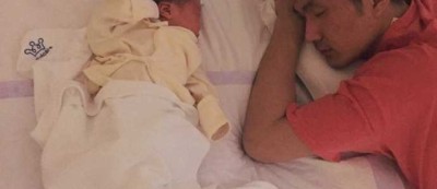 铁汉柔情 辽篮冠军中锋卫猛喜得贵子 怀抱幼子画面温馨