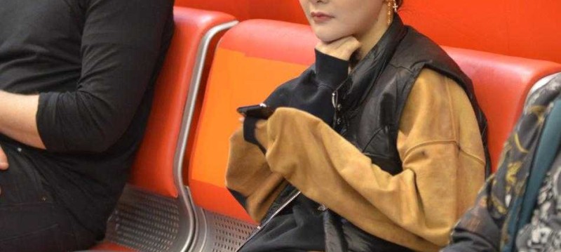 铁汉柔情赛场外的坚强后盾睢冉妻子主场观战见证加时险胜