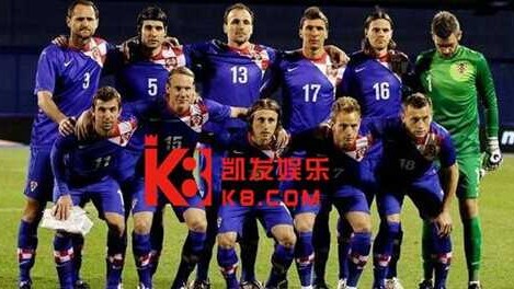 曼朱造红牌+双响，克罗地亚4-0喀麦隆