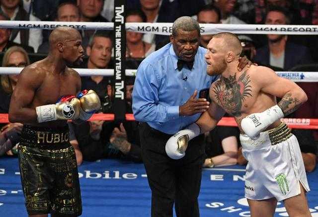世纪跨界大战十年回望：梅威瑟第10回合TKO终结嘴炮康纳